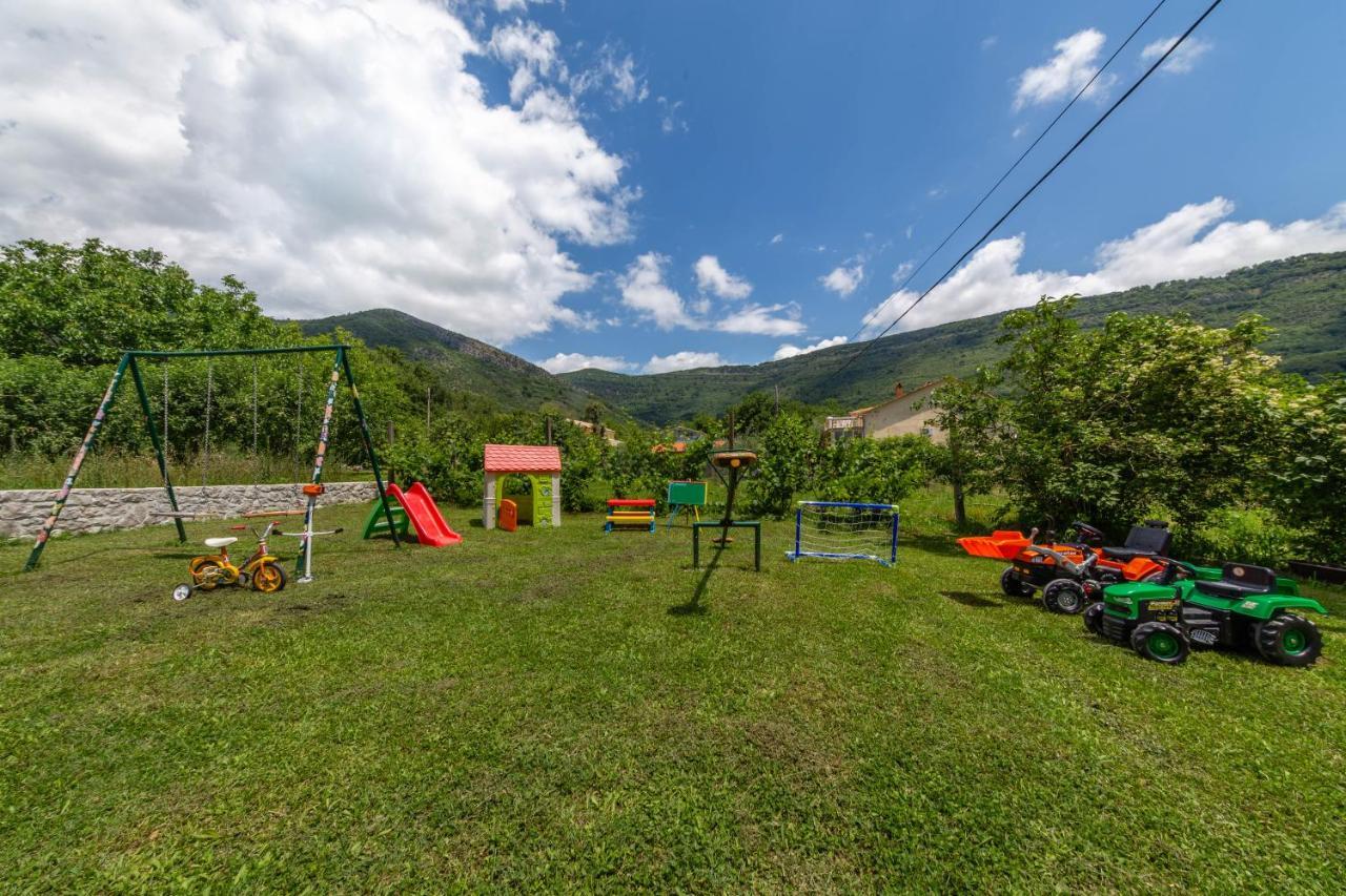 Apartments Pelle Тиват Екстер'єр фото