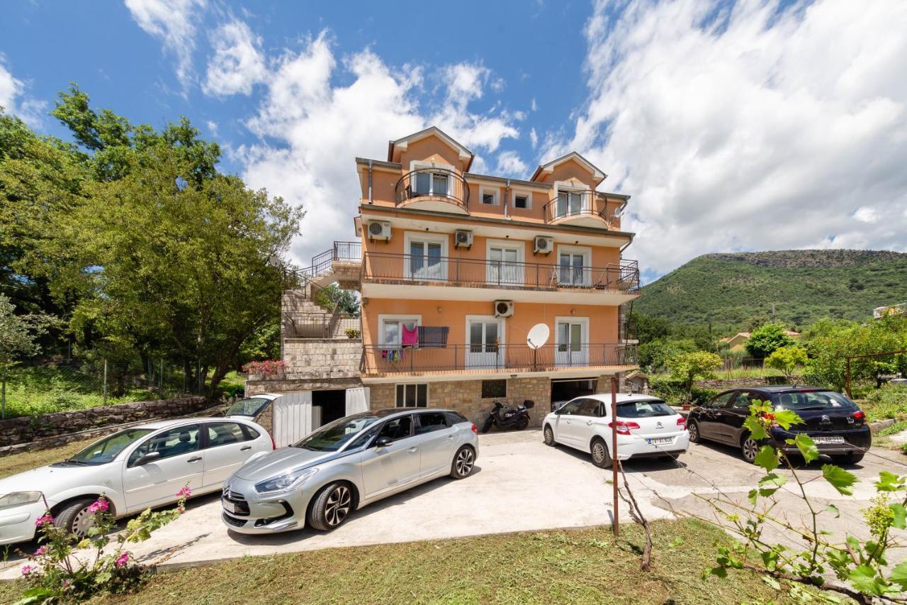 Apartments Pelle Тиват Екстер'єр фото